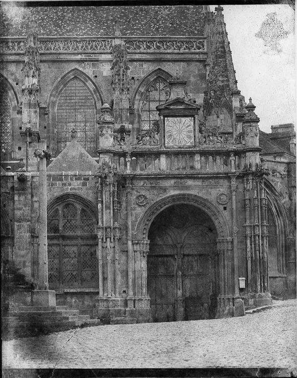 Porche sur la façade nord