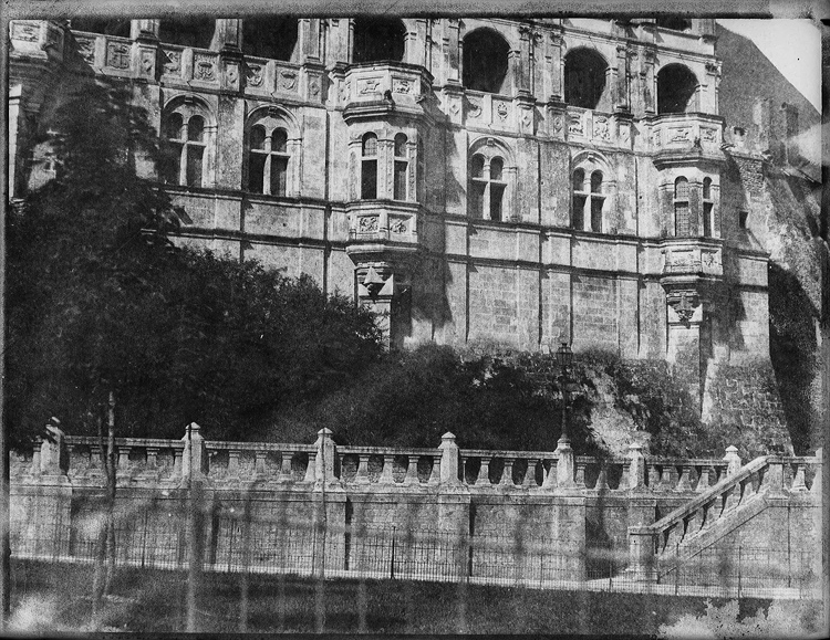 Façade des loges, sous-bassement