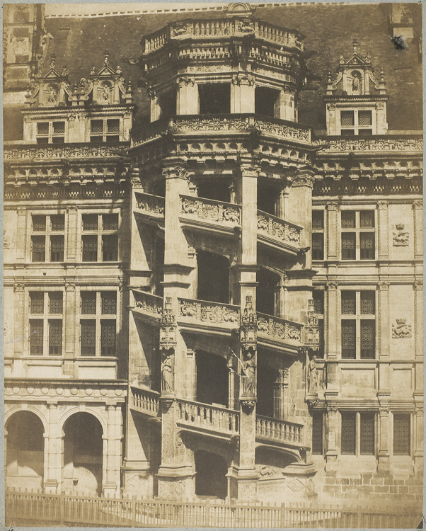 Aile François 1er. Grand escalier sur la cour