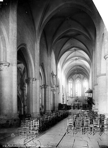 Eglise : nef, vue de l'entrée