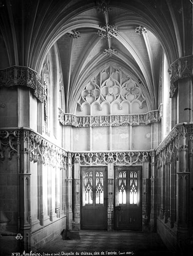 Chapelle : intérieur, côté de l'entrée