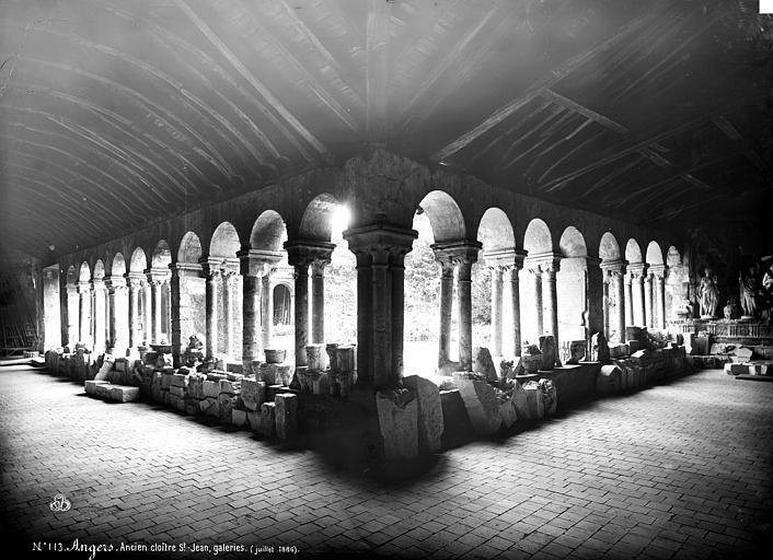 Cloître : Vue intérieure des galeries est et sud