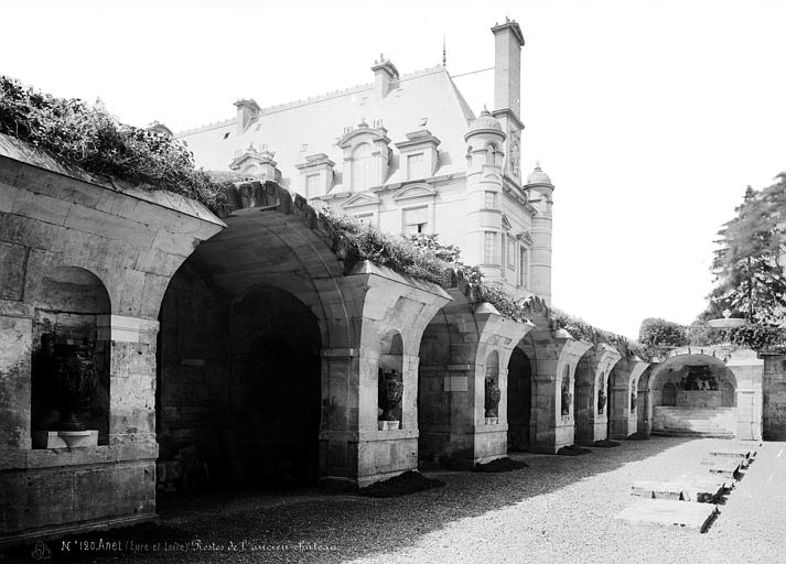 Restes de l'ancien château