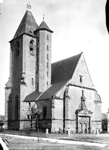 Porte de la façade ouest