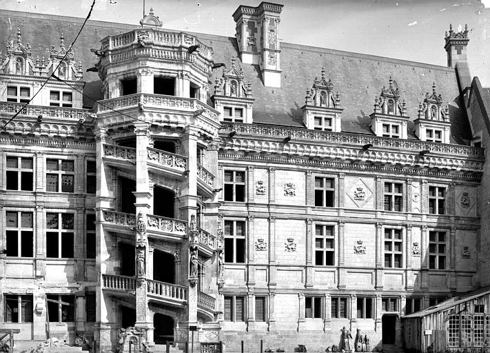 Escalier et façade François Ier, état après restauration