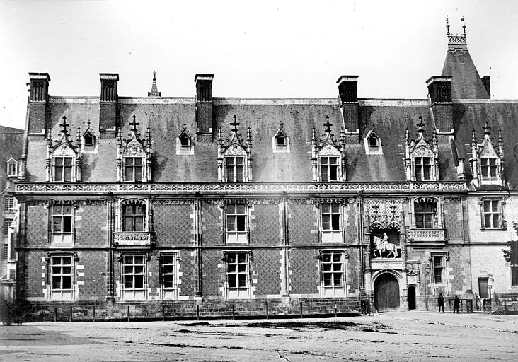 Façade Louis XII, état après restauration