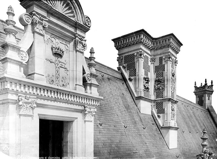 Partie François Ier : porte et cheminée, état après restauration