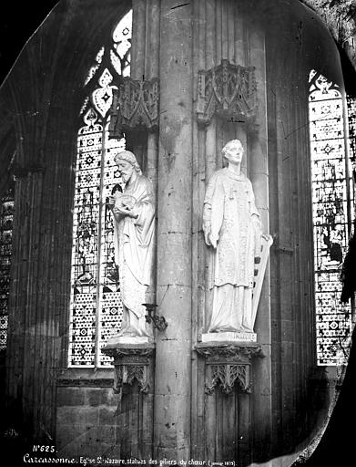 Intérieur : statues des piliers du choeur dont saint Laurent