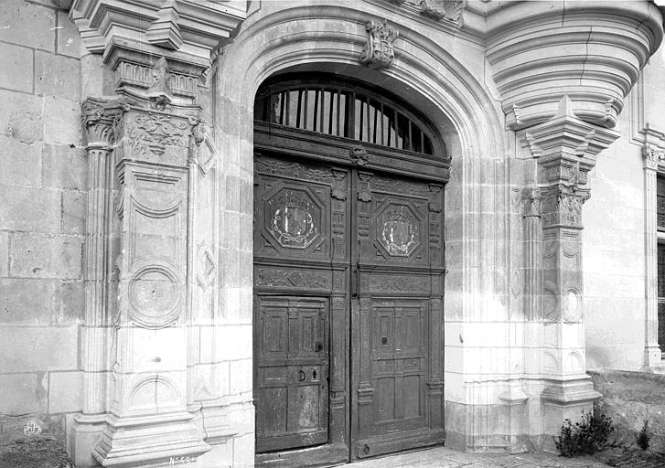 Château de Bohier : porte d'entrée, côté nord