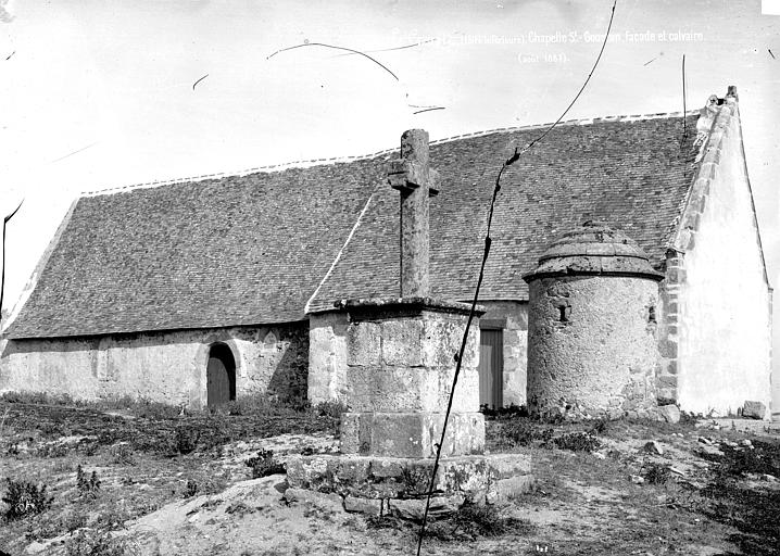 Façade latérale et calvaire