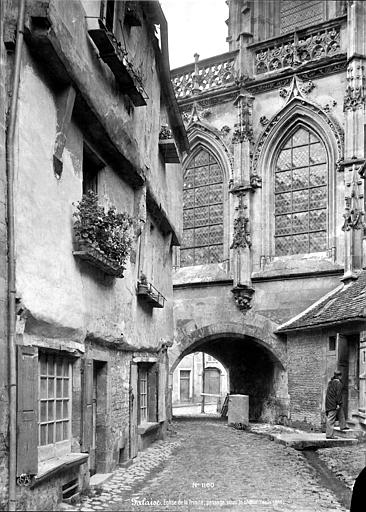 Passage voûté sous le choeur