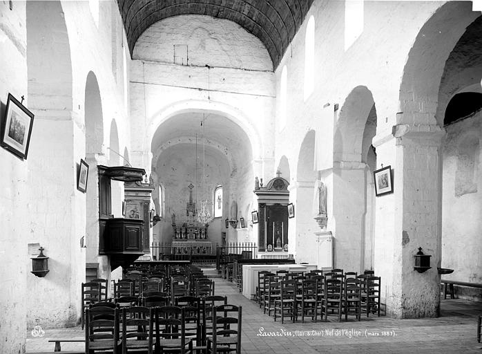 Vue intérieure de la nef vers le choeur