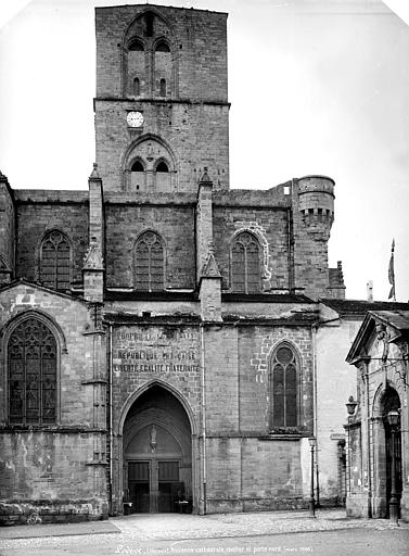 Façade nord : Clocher et portail