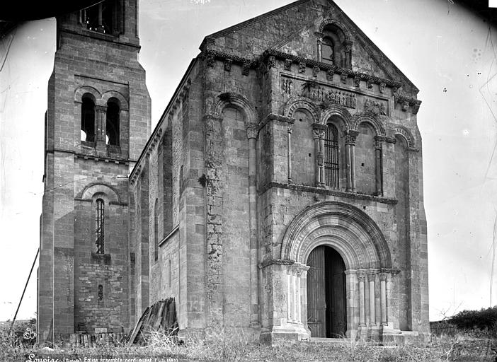 Façade ouest et partie inférieure du clocher