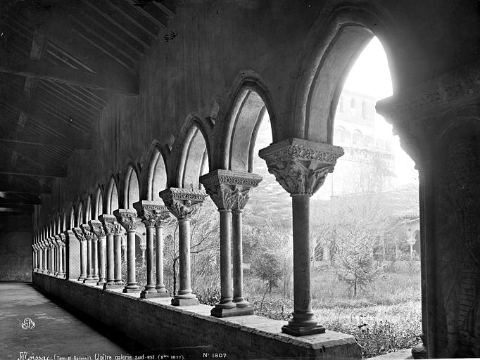 Cloître : Vue intérieure de la galerie sud