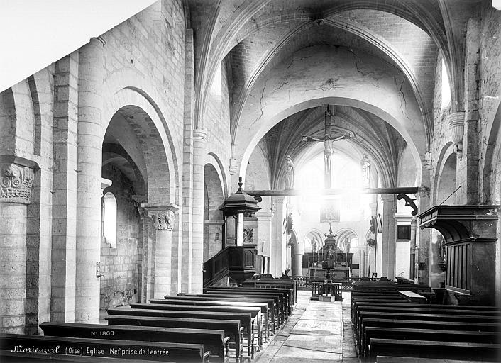 Vue intérieure de la nef vers le choeur