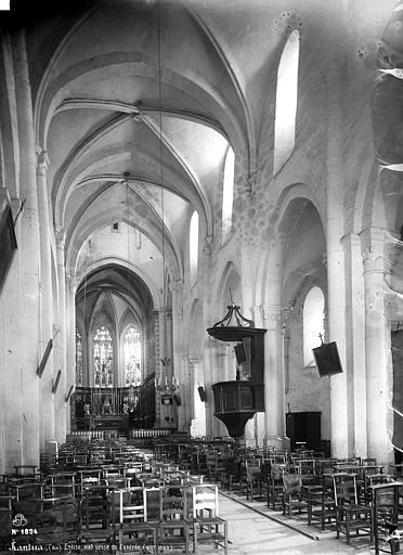 Vue intérieure de la nef, vers le choeur