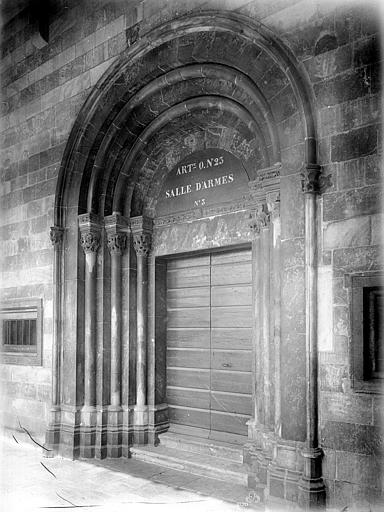 Chapelle : porte d'entrée