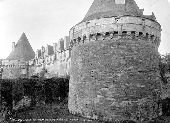 Tour d'angle et façade ouest