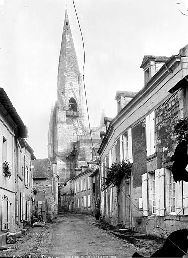 Clocher, côté est, pris d'une rue