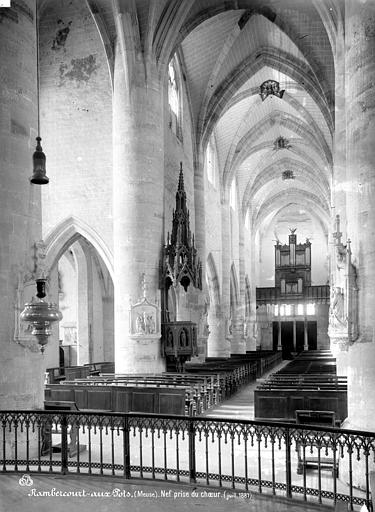 Vue intérieure de la nef, vers le sud-ouest