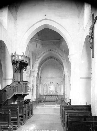 Vue intérieure de la nef, vers le choeur