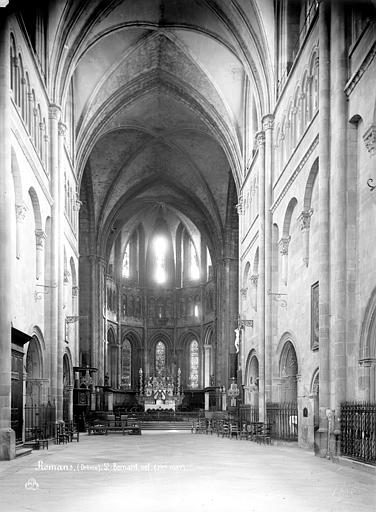 Vue intérieure de la nef, vers le choeur