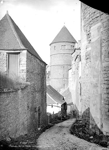 Tour prise d'une ruelle