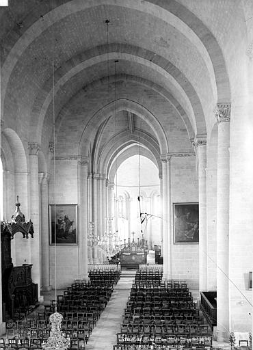 Vue intérieure de la nef prise de la tribune