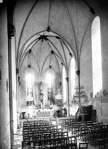 Vue intérieure de la nef, vers le choeur