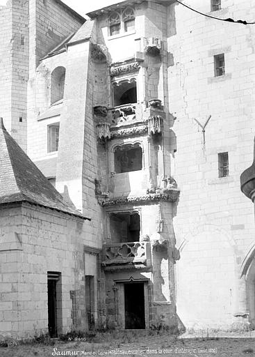 Cour intérieure : tourelle d'escalier