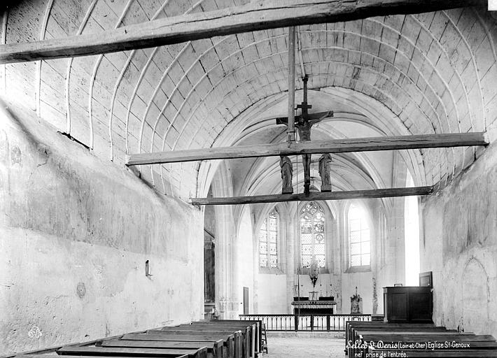 Vue intérieure de la nef, vers le choeur