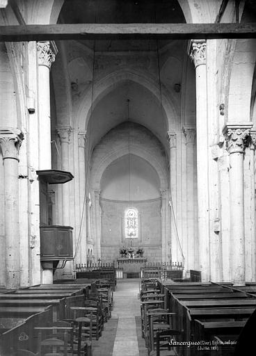 Vue intérieure de la nef, vers le choeur