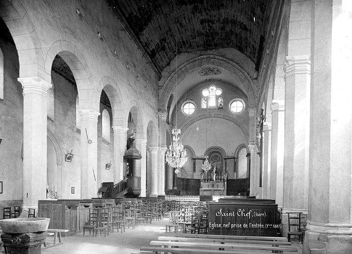 Vue intérieure de la nef, vers le choeur