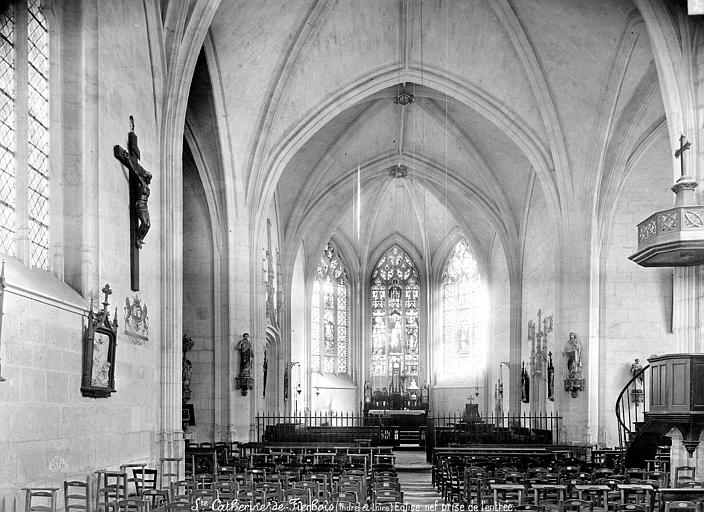 Vue intérieure de la nef, vers le choeur