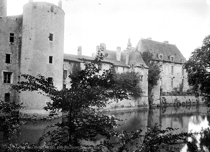 Façade et donjon, côté douves