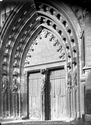 Portail de la façade ouest - © Ministère de la Culture (France), Médiathèque du patrimoine et de la photographie, diffusion RMN-GP