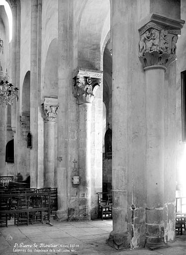 Vue intérieure de la nef : colonnes des grandes arcades