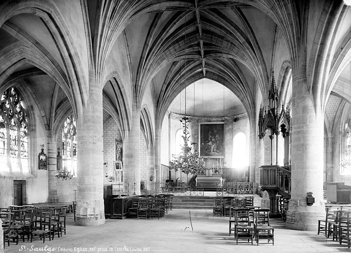 Vue intérieure de la nef, vers le choeur