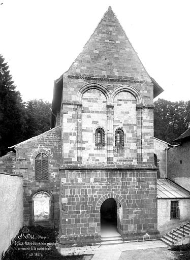 Petite église attenant à la cathédrale (Eglise Notre-Dame)