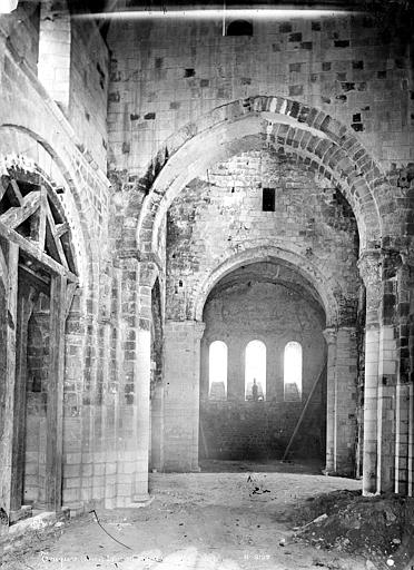 Vue intérieure de la nef, vers le choeur