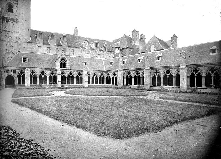 Cloître : vue d'ensemble