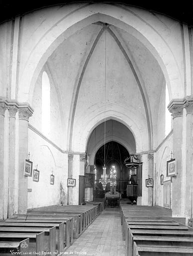 Vue intérieure de la nef, vers le choeur