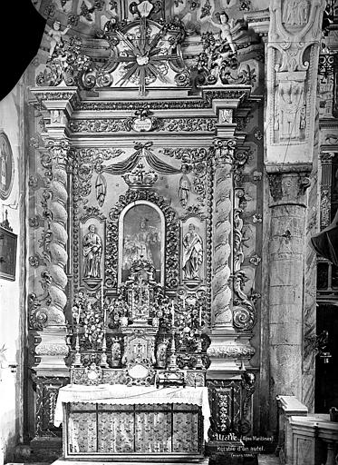 Retable. Retable peint et sculpté