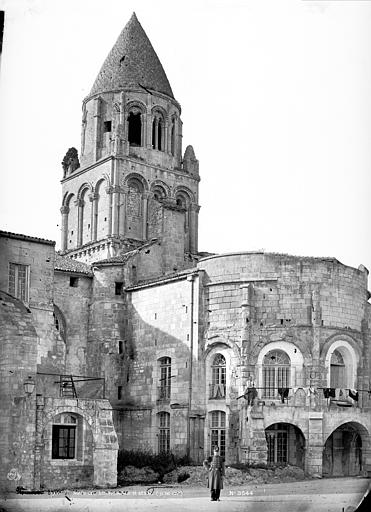 Clocher et abside, côté sud-est