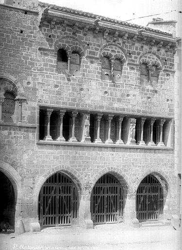 Façade principale : Galerie d'arcades et fenêtres géminées