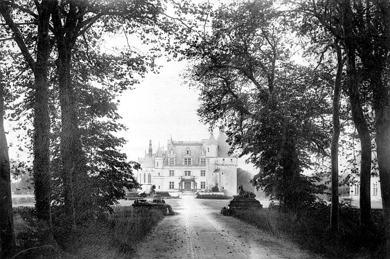 Vue d'ensemble, prise de la grande avenue du parc