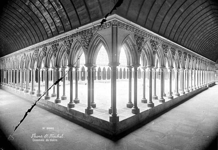 Cloître : Vue intérieure des galeries sud et ouest