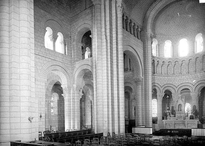 Vue intérieure du transept nord et du choeur