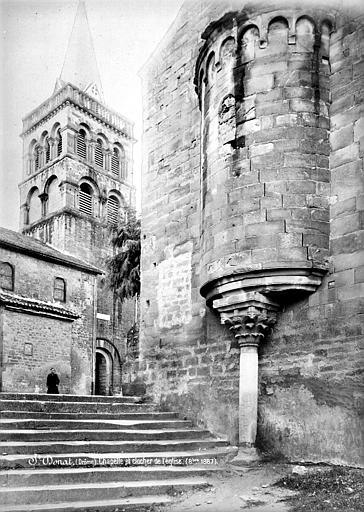 Pignon de la chapelle et clocher de l'église